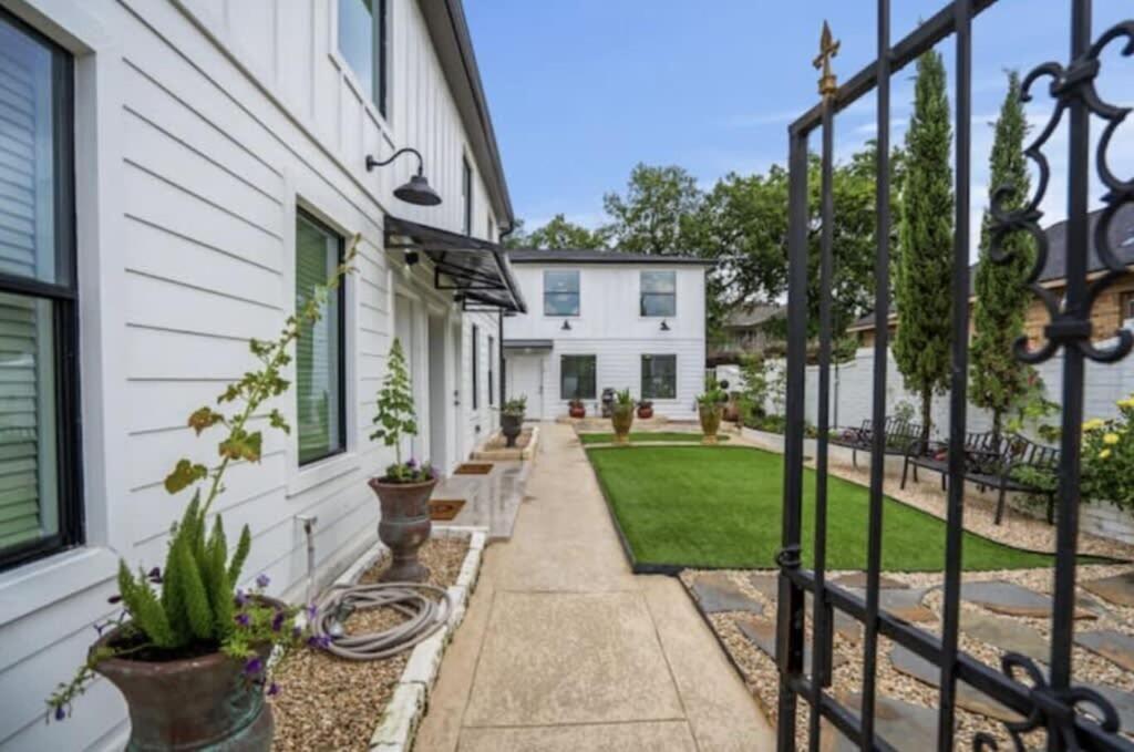2bd Spacious Retreat Free Parking Gym Near Downtown *