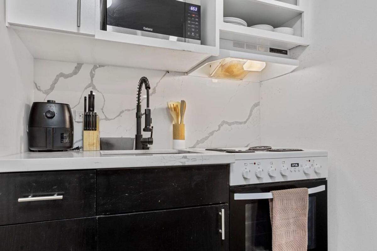 Apartment 2bd Spacious Retreat Free Parking Gym Near Downtown