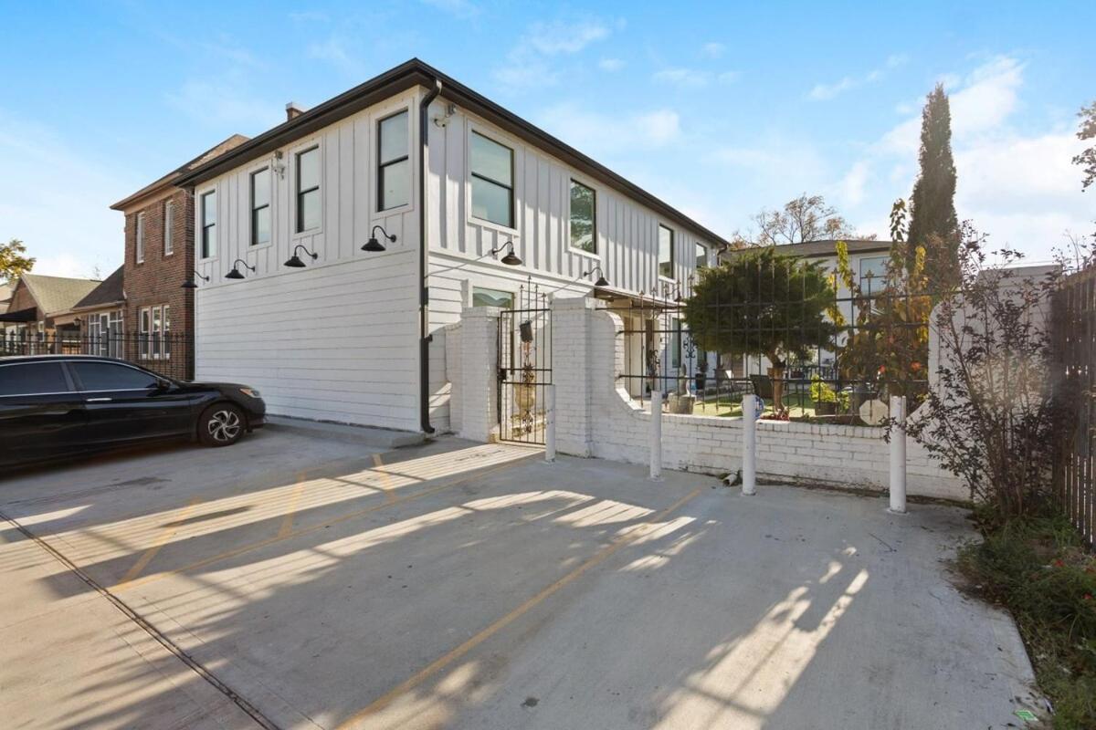 2bd Spacious Retreat Free Parking Gym Near Downtown Apartment *