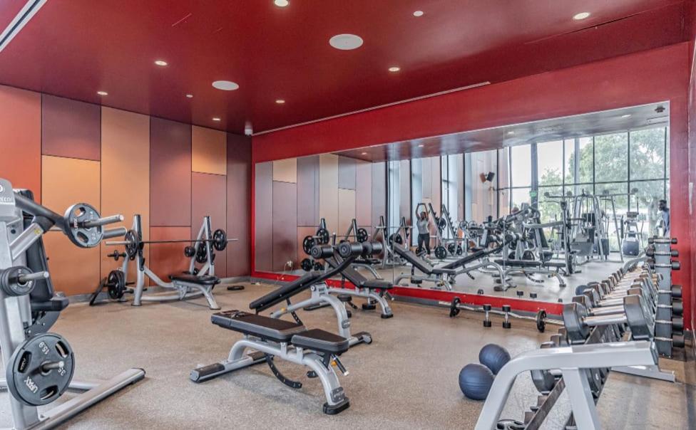 2bd Spacious Retreat Free Parking Gym Near Downtown