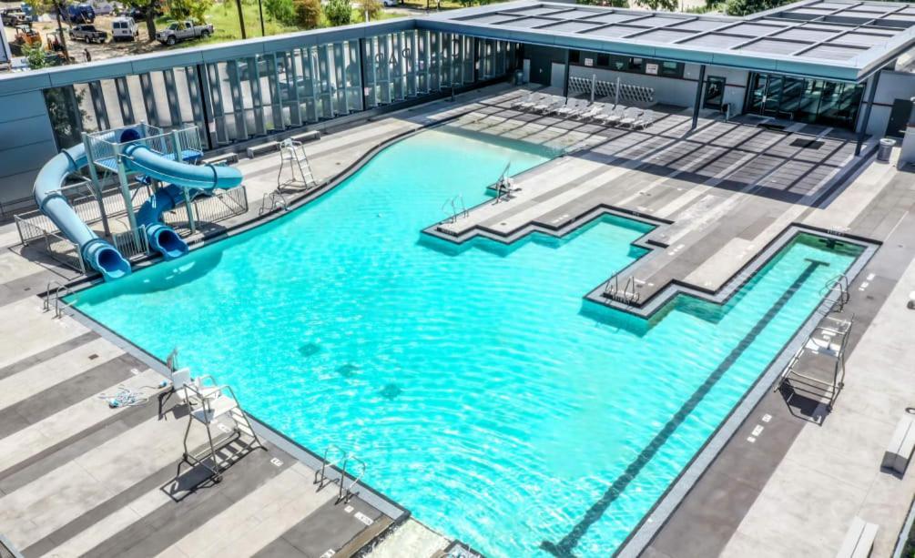 2bd Spacious Retreat Free Parking Gym Near Downtown Apartment Houston